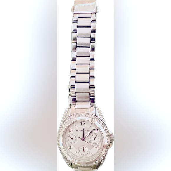 Michael Kors Women's MK5612 Blair Analog Display Analog Quartz Silver Watch